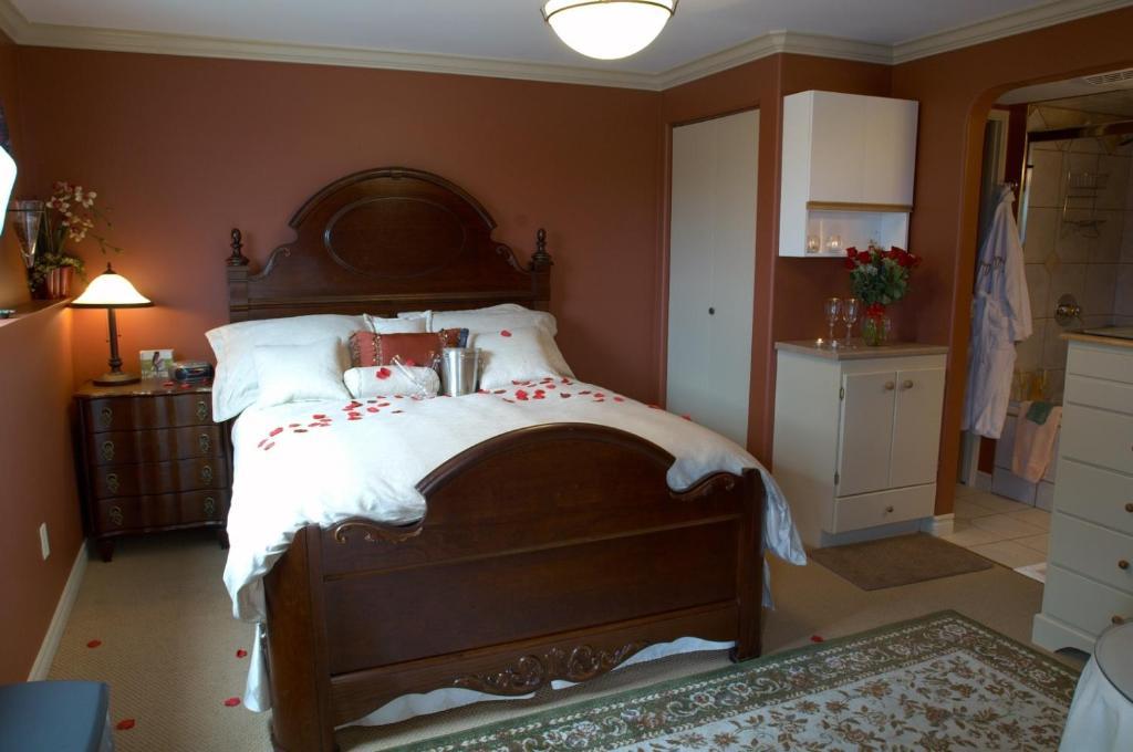 كيلوانا A Vista Villa Couples Retreat الغرفة الصورة