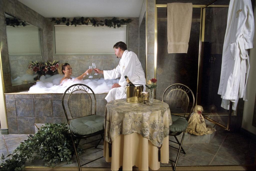 كيلوانا A Vista Villa Couples Retreat الغرفة الصورة